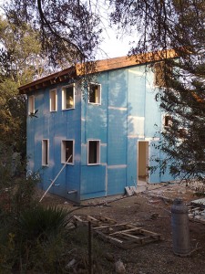 הכנה לשליכט צבעוני על בית עץ הכנה לשליכט צבעוני על בית עץ