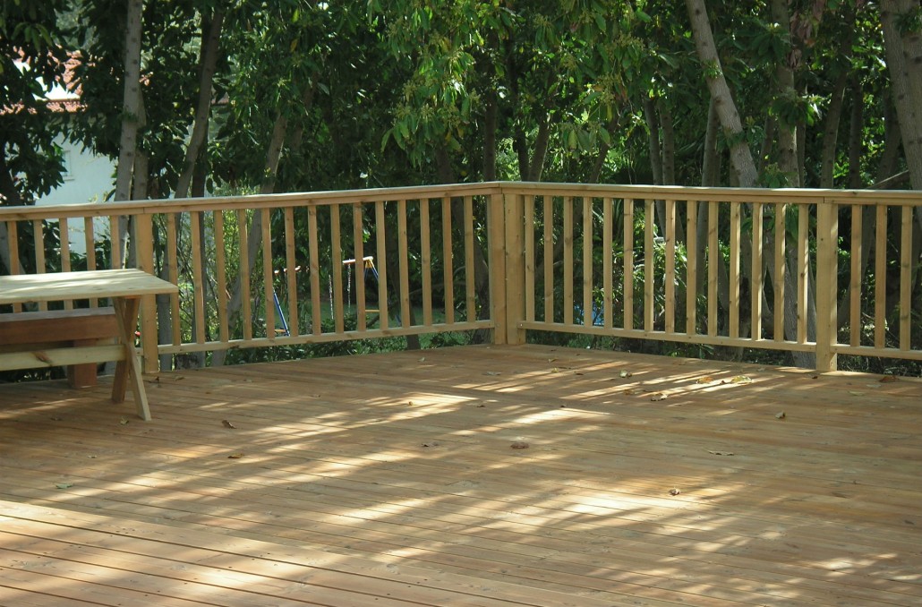 בניית דק וגדר עץ בניית דק וגדר עץ