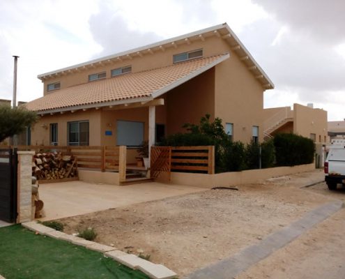 exterior view wooden house מבט חוץ בתי עץ
