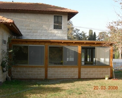 תוספת מעץ וחיפוי חיצוני באבן תוספת מעץ וחיפוי חיצוני באבן