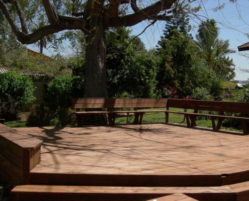 רחבה עשויה דק רחבה עשויה דק