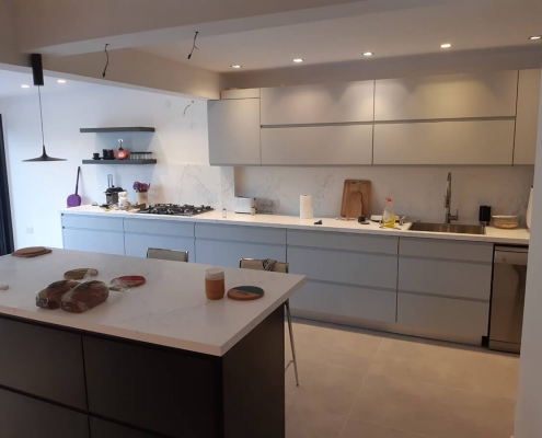 תוספת בנייה לבניין בשרון 2 תוספת בנייה לבניין בשרון