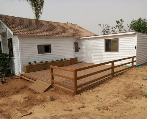 תוספת לבית עץ תוספת לבית עץ