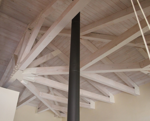 rooftop קורות תמיכה לבית עץ